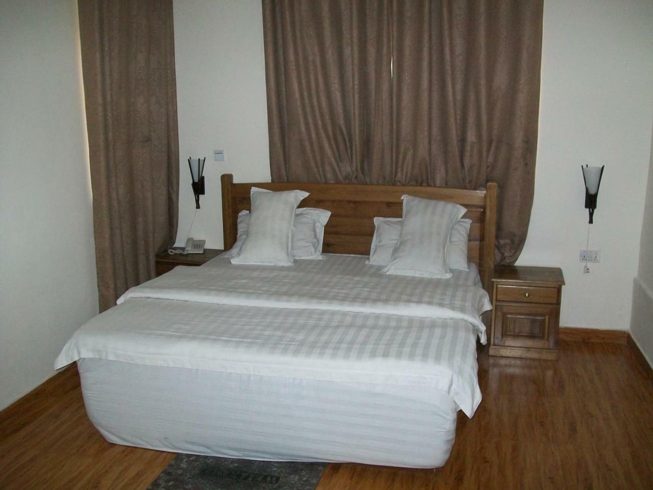 Ampomaah Hotel อักกรา ภายนอก รูปภาพ
