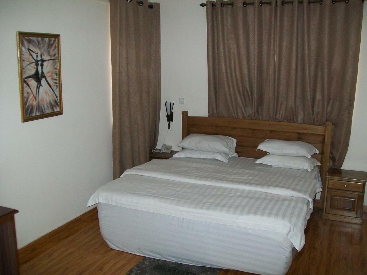Ampomaah Hotel อักกรา ภายนอก รูปภาพ