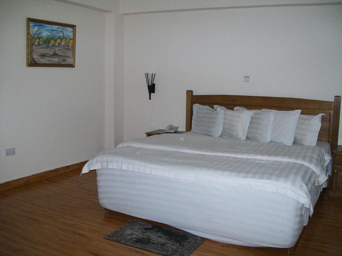 Ampomaah Hotel อักกรา ภายนอก รูปภาพ